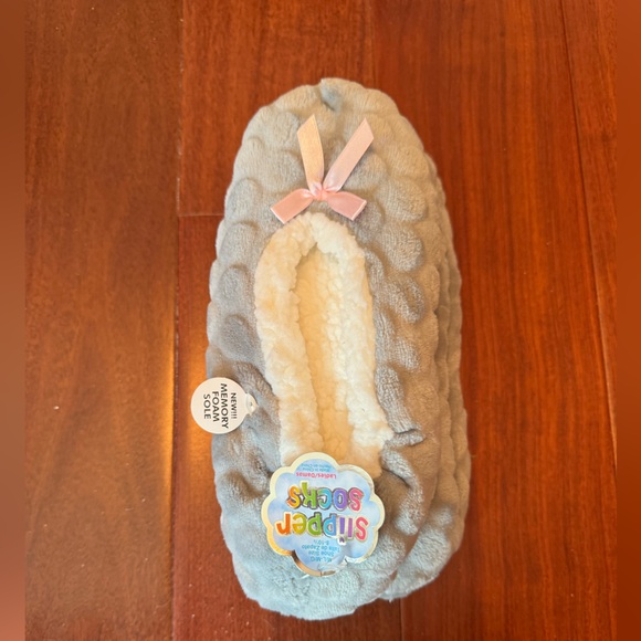 NWT Sock Slippers Size medium/large (for shoe sizes 8-10.5) - Picture 5 of 6